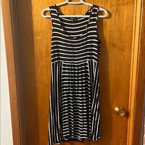 Woman’s Spense Black and White Striped Sleeveless Midi Dress PM